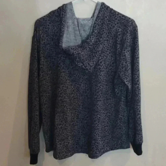 Women's Studio 1886 animal‎ print hoodie size medium - Picture 3 of 3